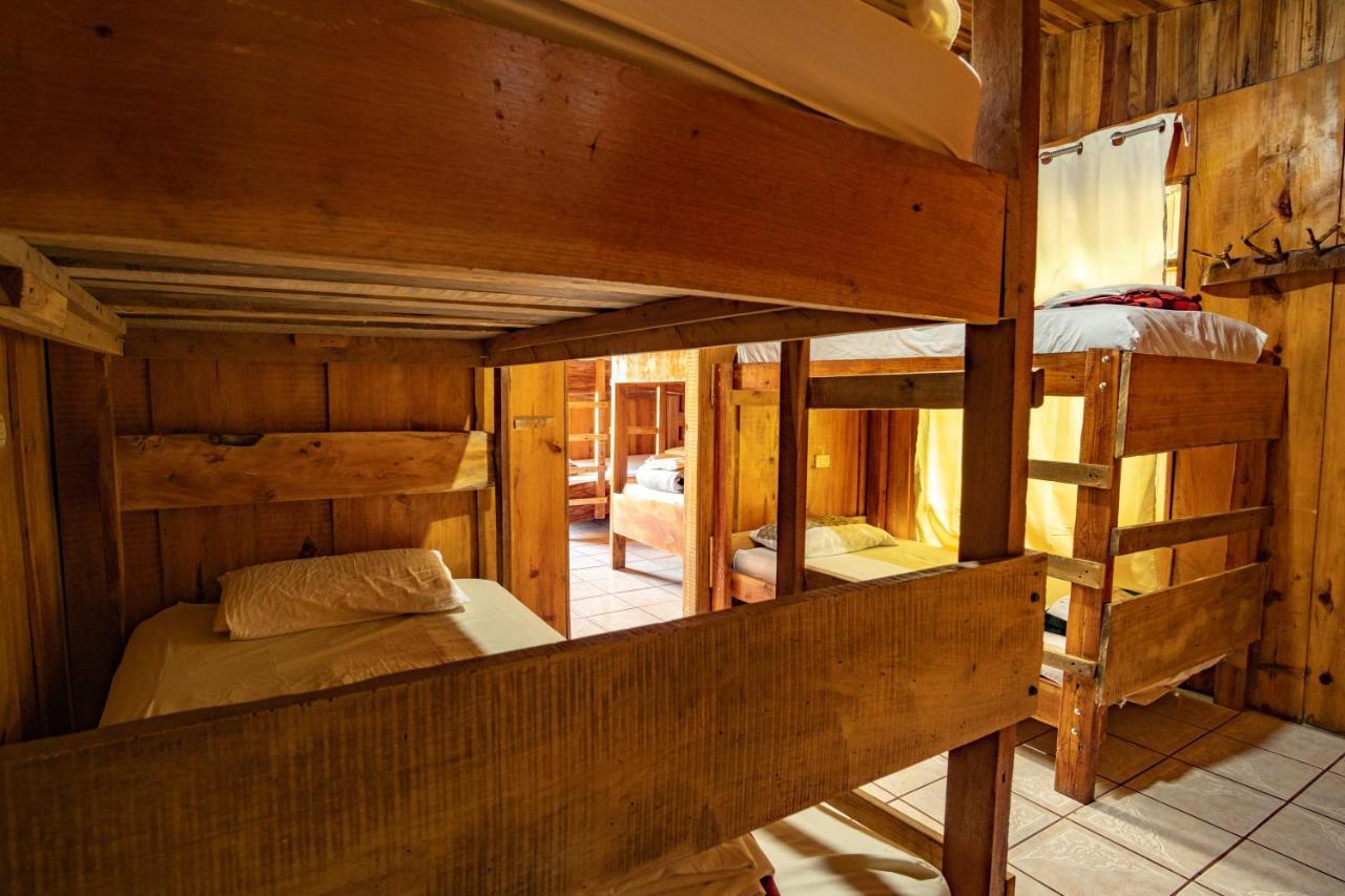 Cama em Dormitório Misto com 8 Camas